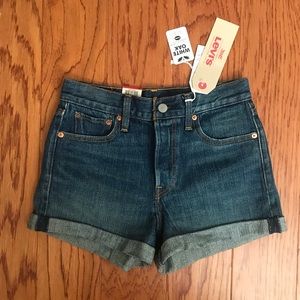 NWT Levi’s High Waisted Wedgie Jean Shorts